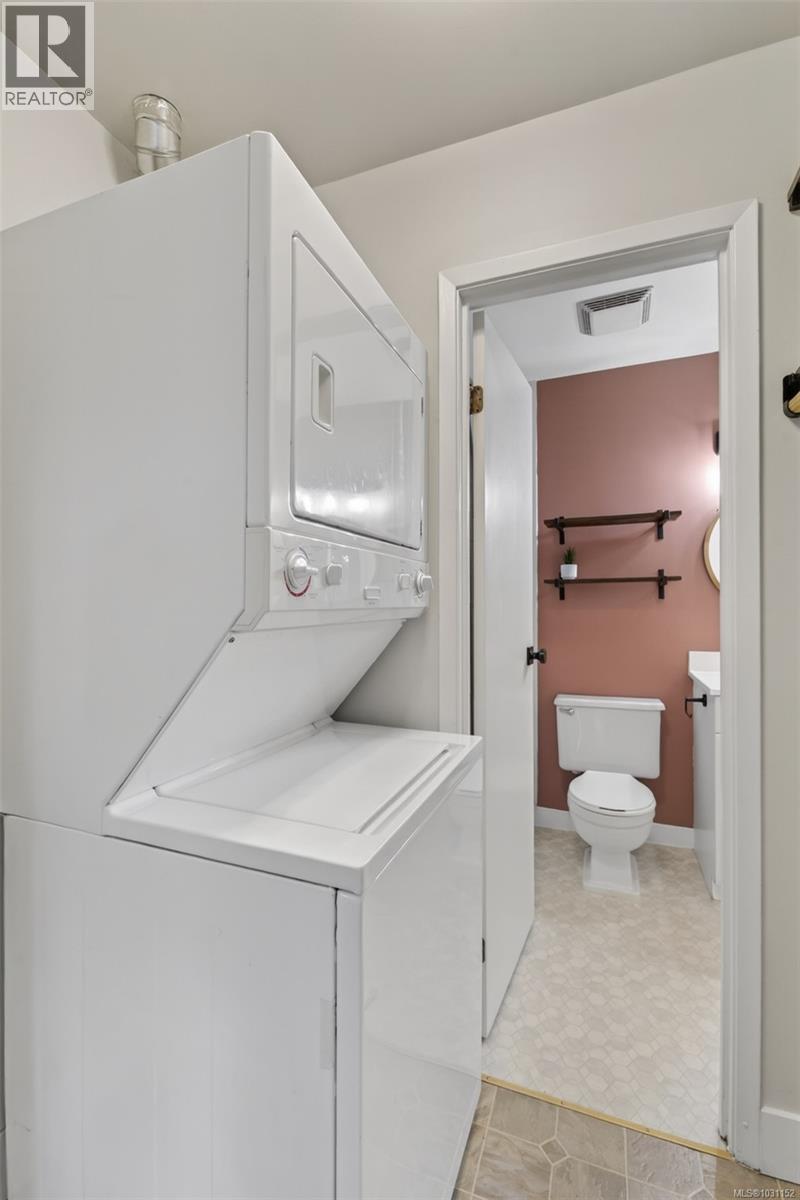 414 3277 Quadra Street, Saanich