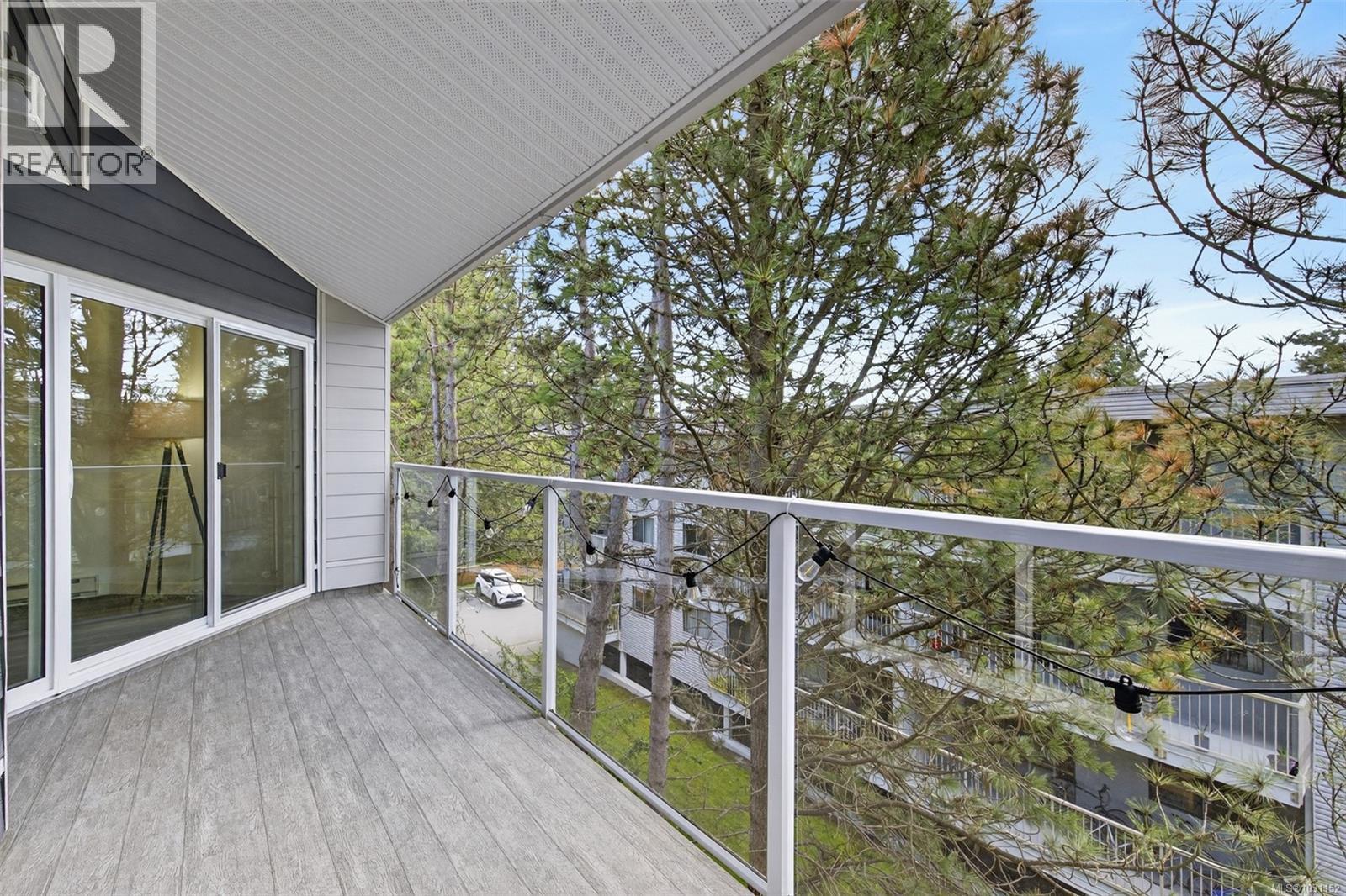 414 3277 Quadra Street, Saanich