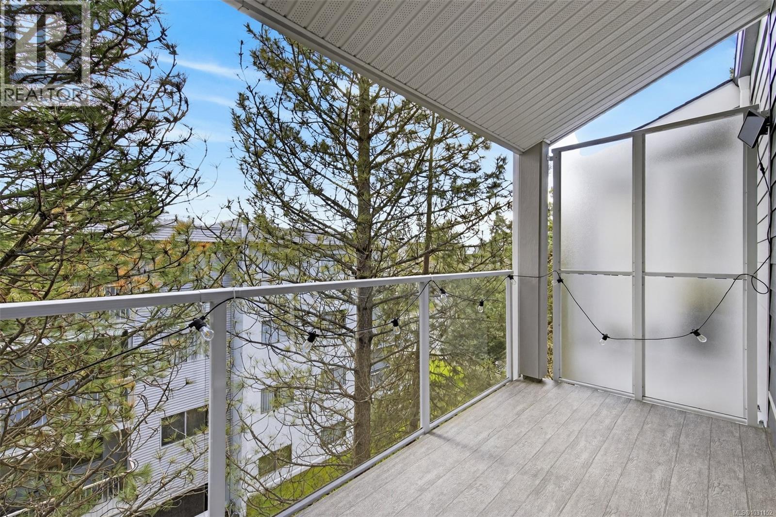 414 3277 Quadra Street, Saanich