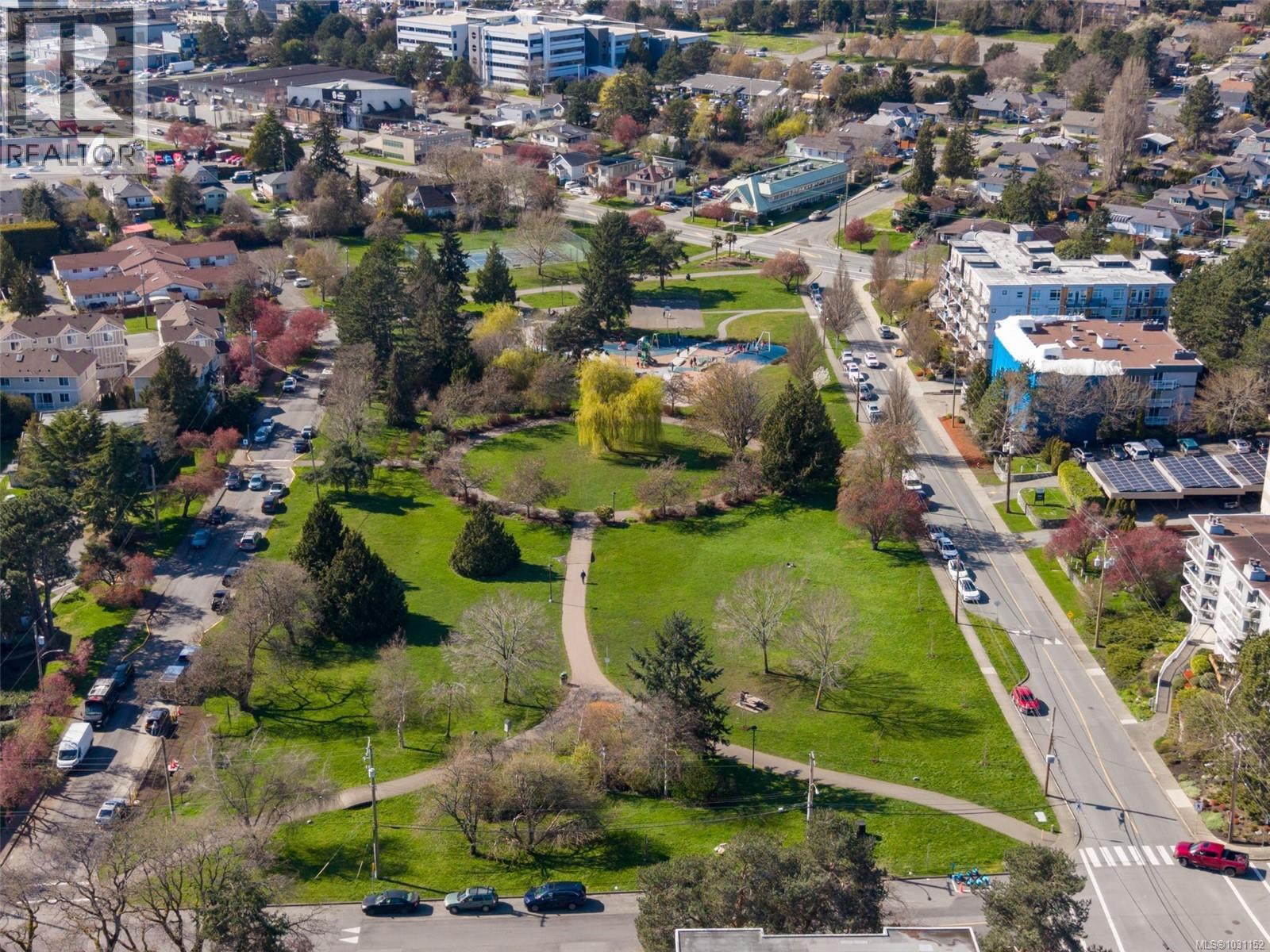 414 3277 Quadra Street, Saanich