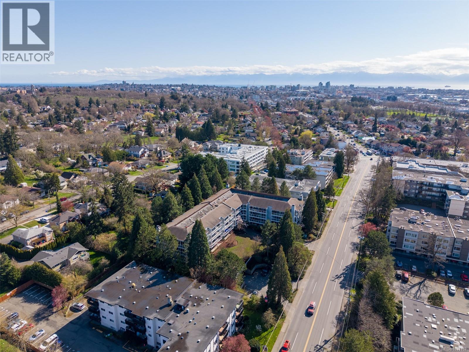 414 3277 Quadra Street, Saanich