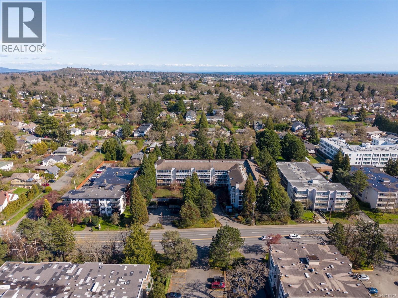 414 3277 Quadra Street, Saanich