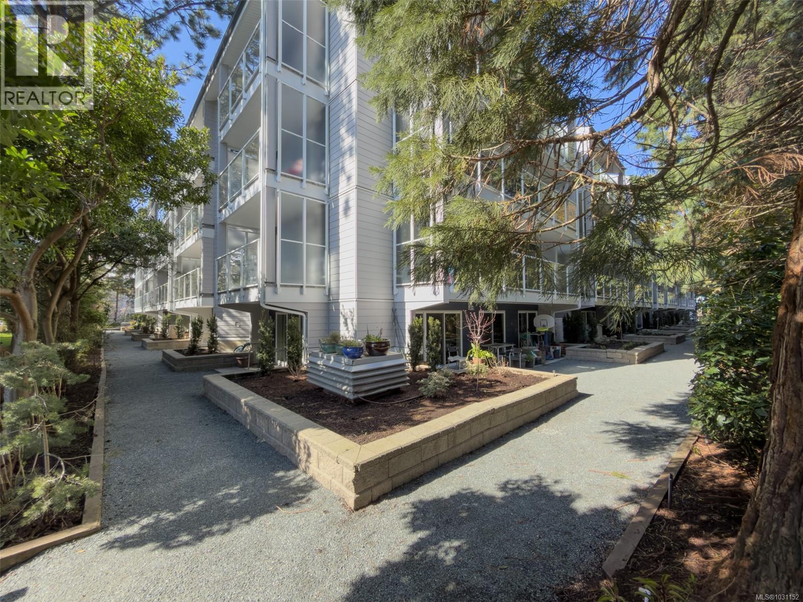 414 3277 Quadra Street, Saanich