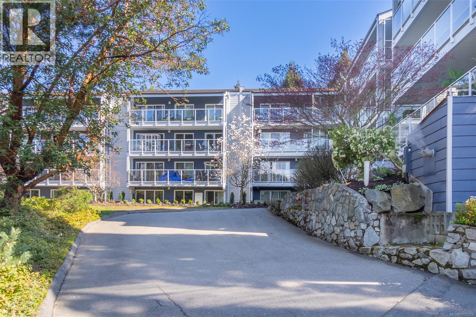 414 3277 Quadra Street, Saanich