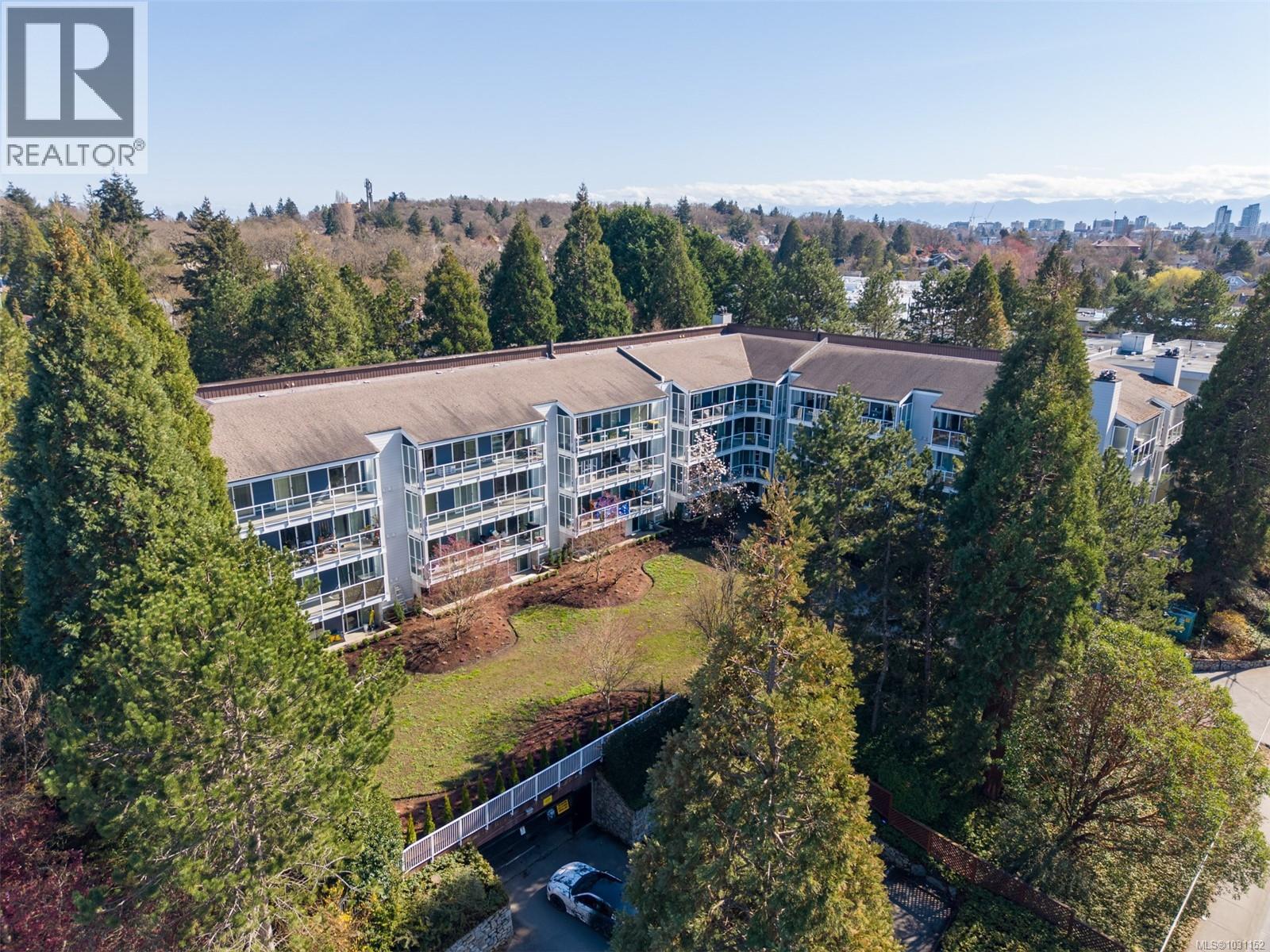 414 3277 Quadra Street, Saanich