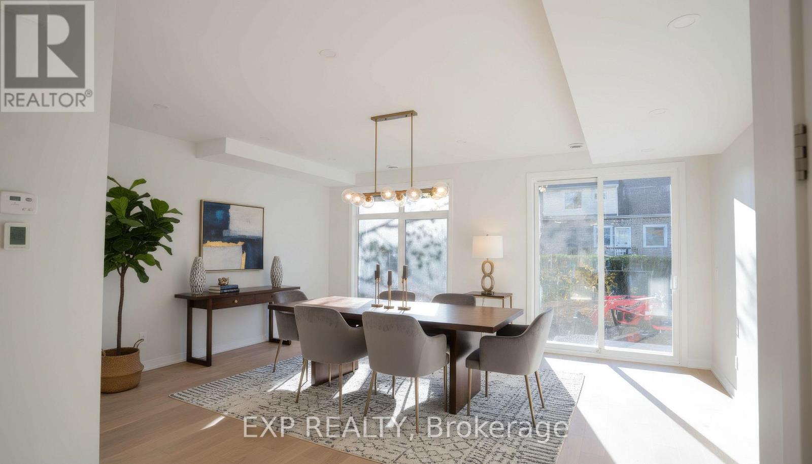 234, 236 WOODROFFE AVENUE - 16