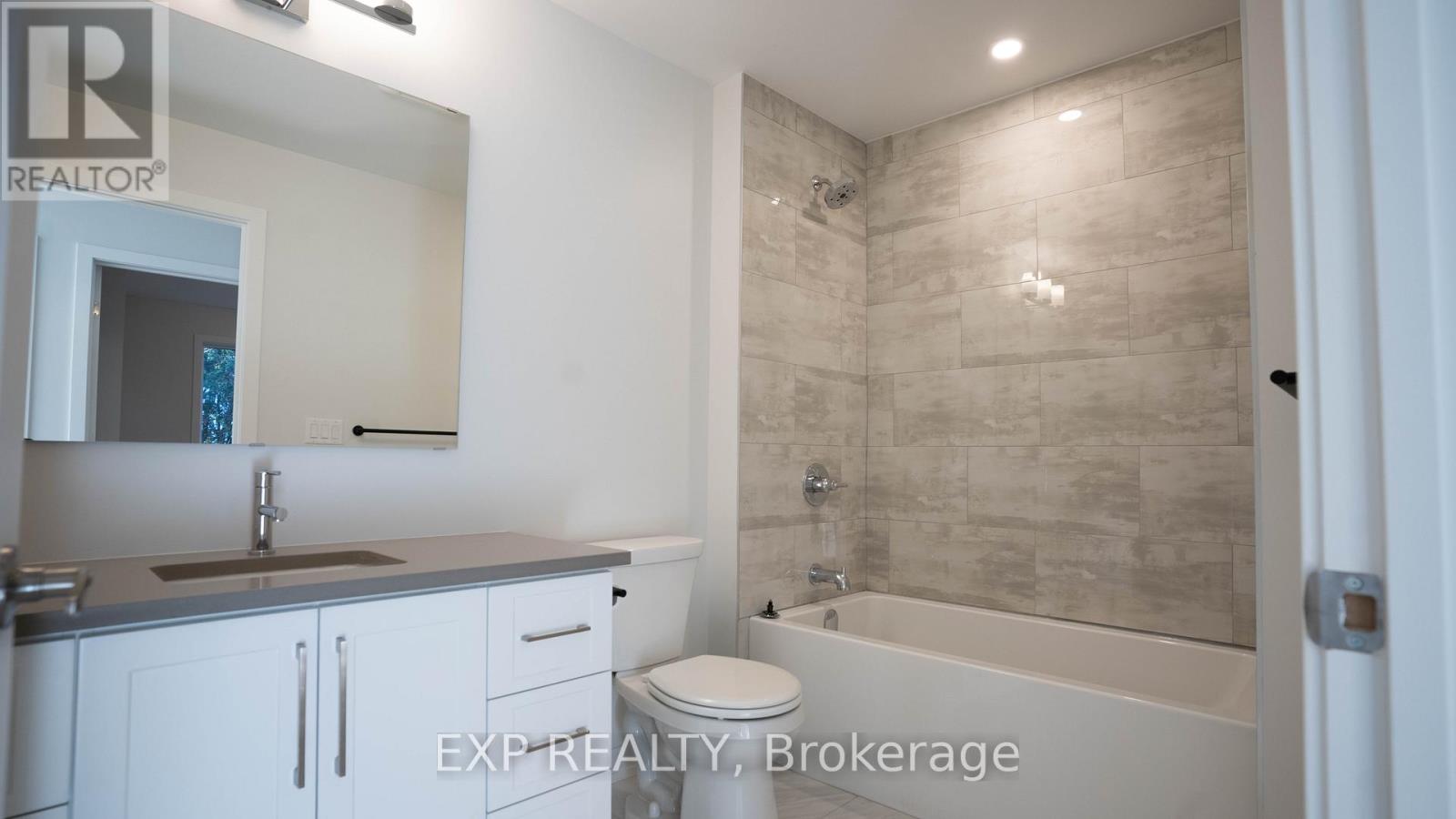 234, 236 WOODROFFE AVENUE - 25