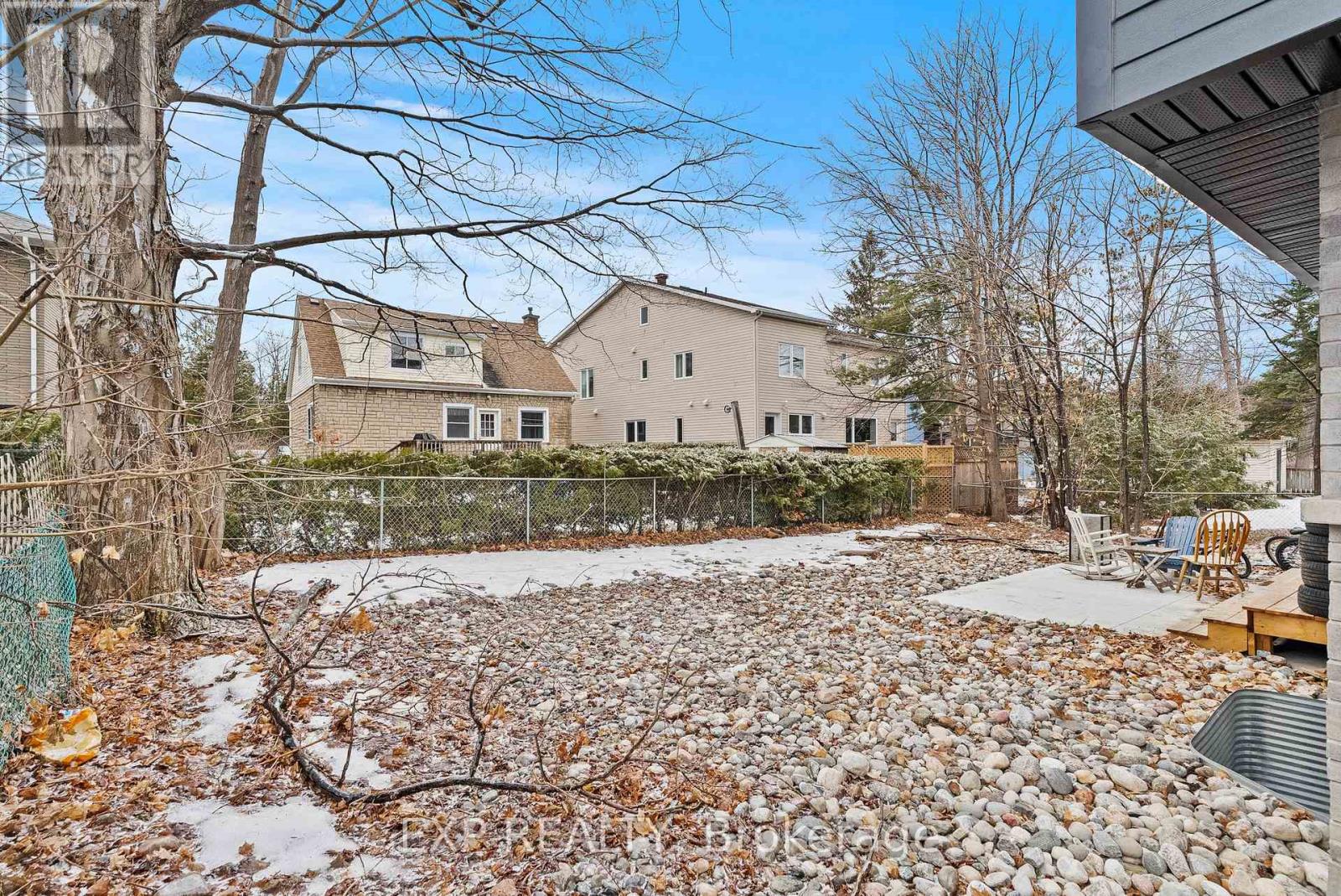 234, 236 WOODROFFE AVENUE - 3