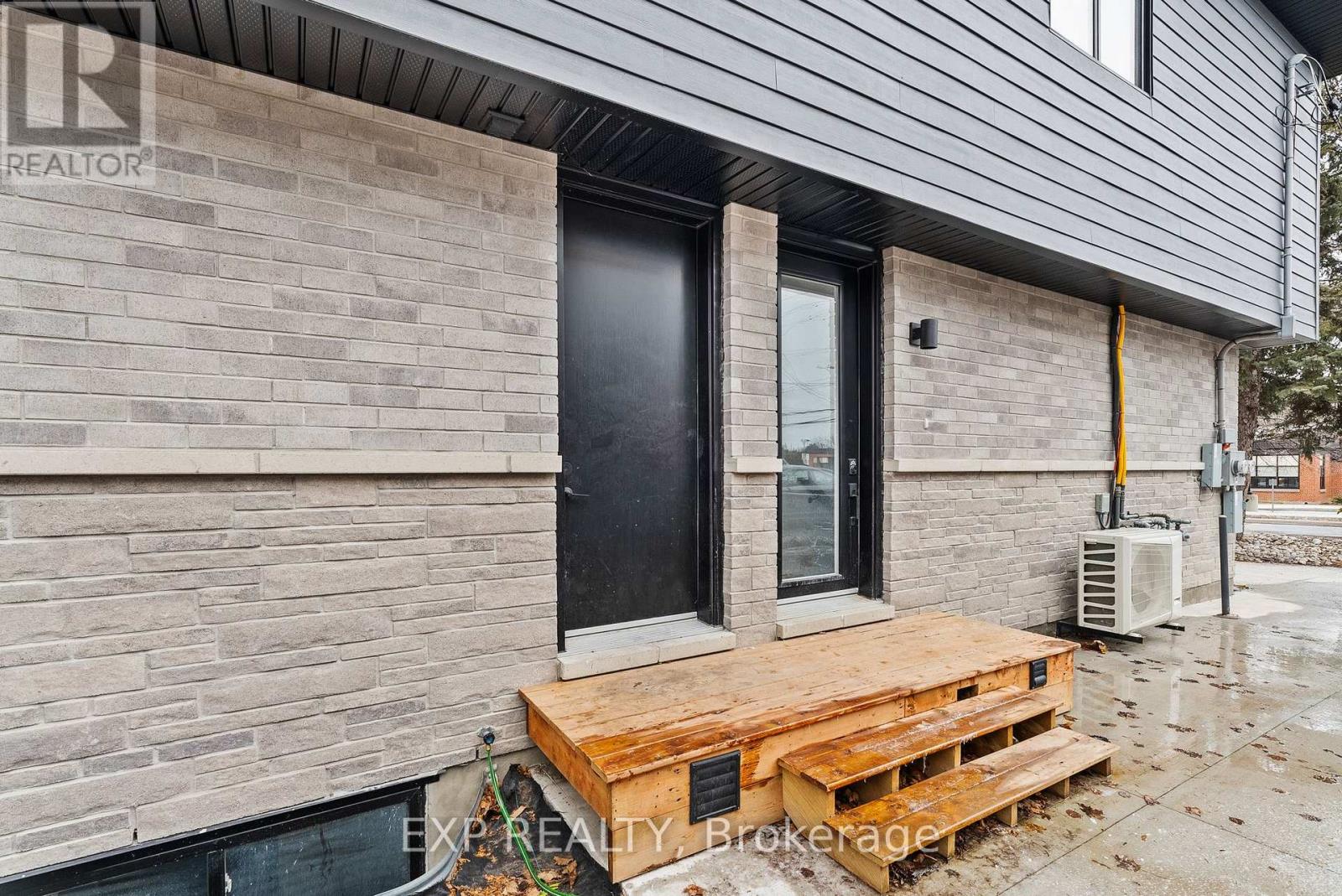 234, 236 WOODROFFE AVENUE - 5