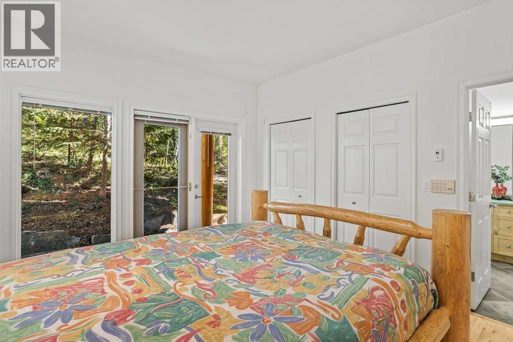 #8 136 STONECREEK ROAD - 22