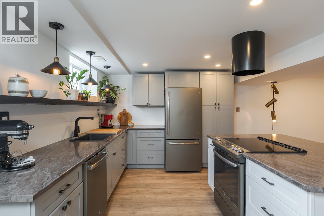 6610 ESSEX CRESCENT - 24