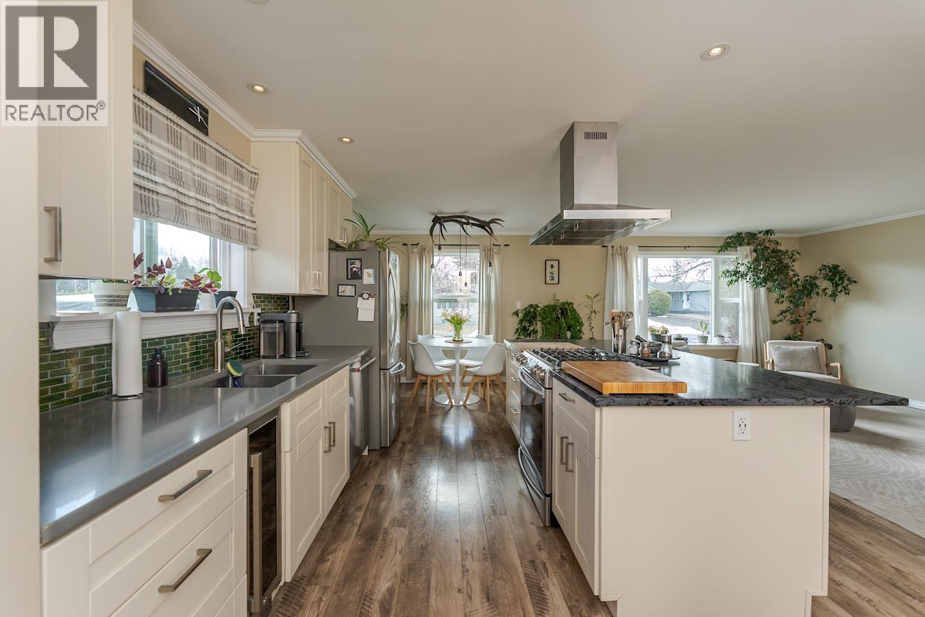 6610 ESSEX CRESCENT - 9