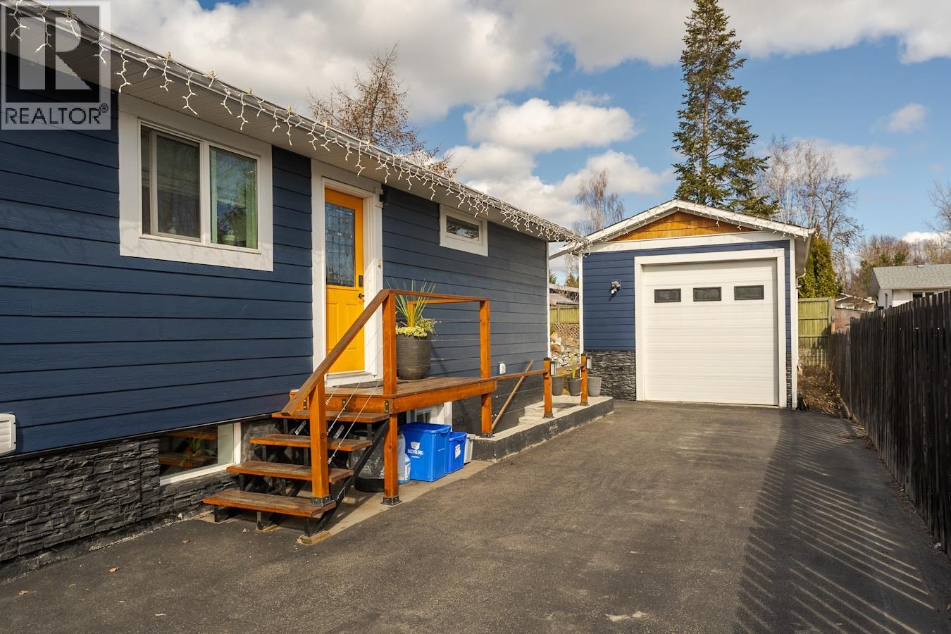 6610 ESSEX CRESCENT - 37