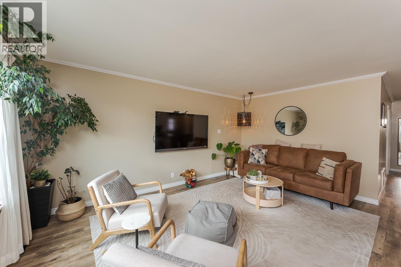 6610 ESSEX CRESCENT - 13