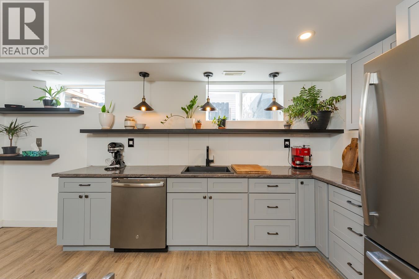 6610 ESSEX CRESCENT - 23