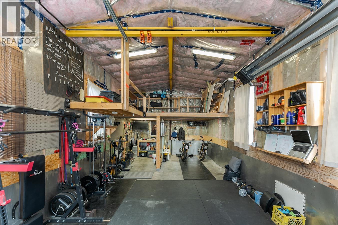 6610 ESSEX CRESCENT - 40