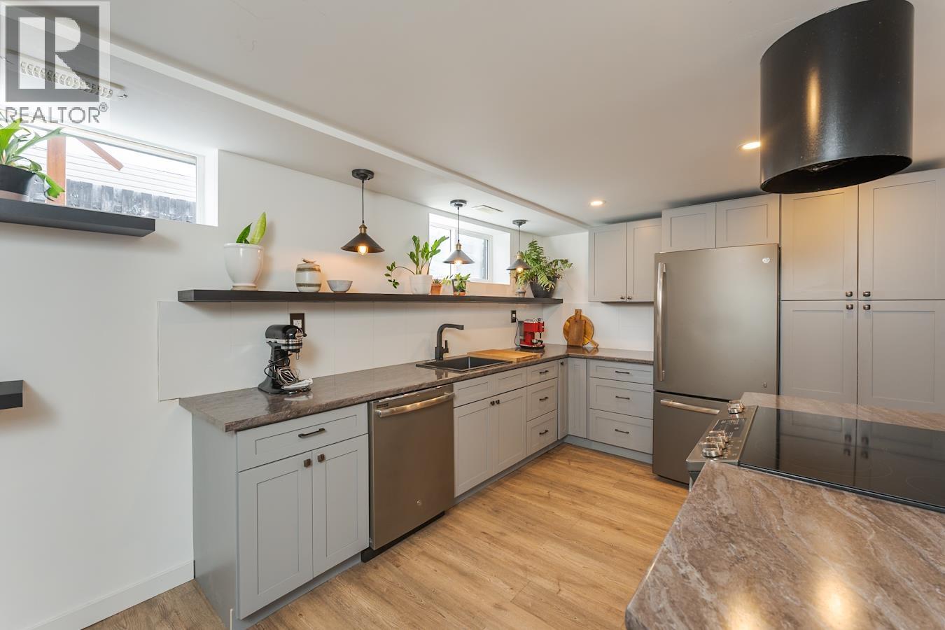 6610 ESSEX CRESCENT - 26