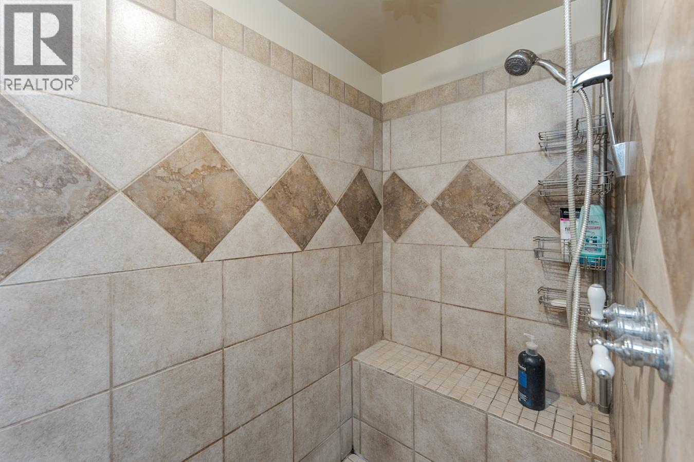 6610 ESSEX CRESCENT - 33