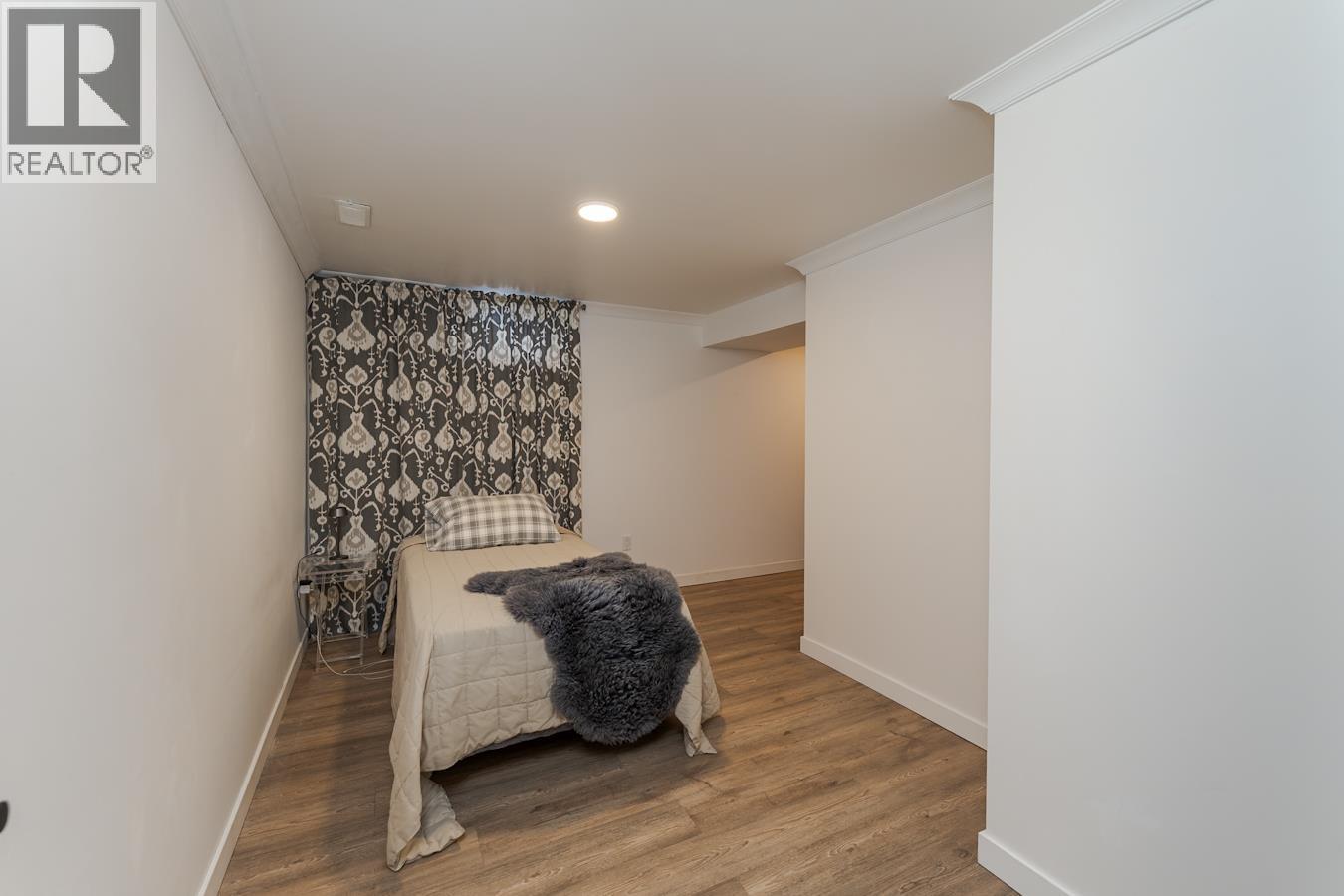 6610 ESSEX CRESCENT - 30