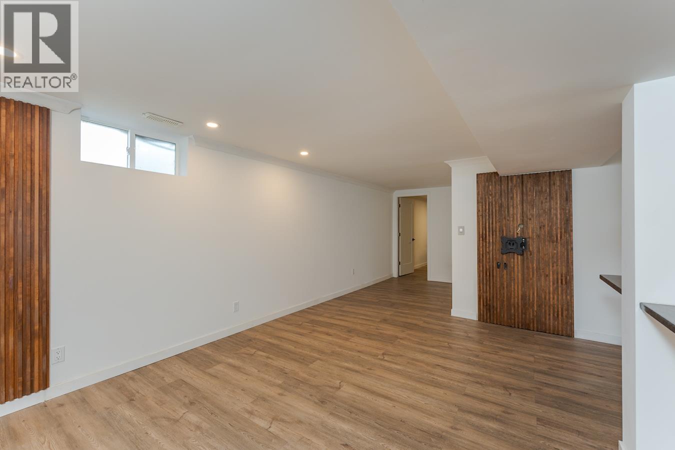 6610 ESSEX CRESCENT - 29