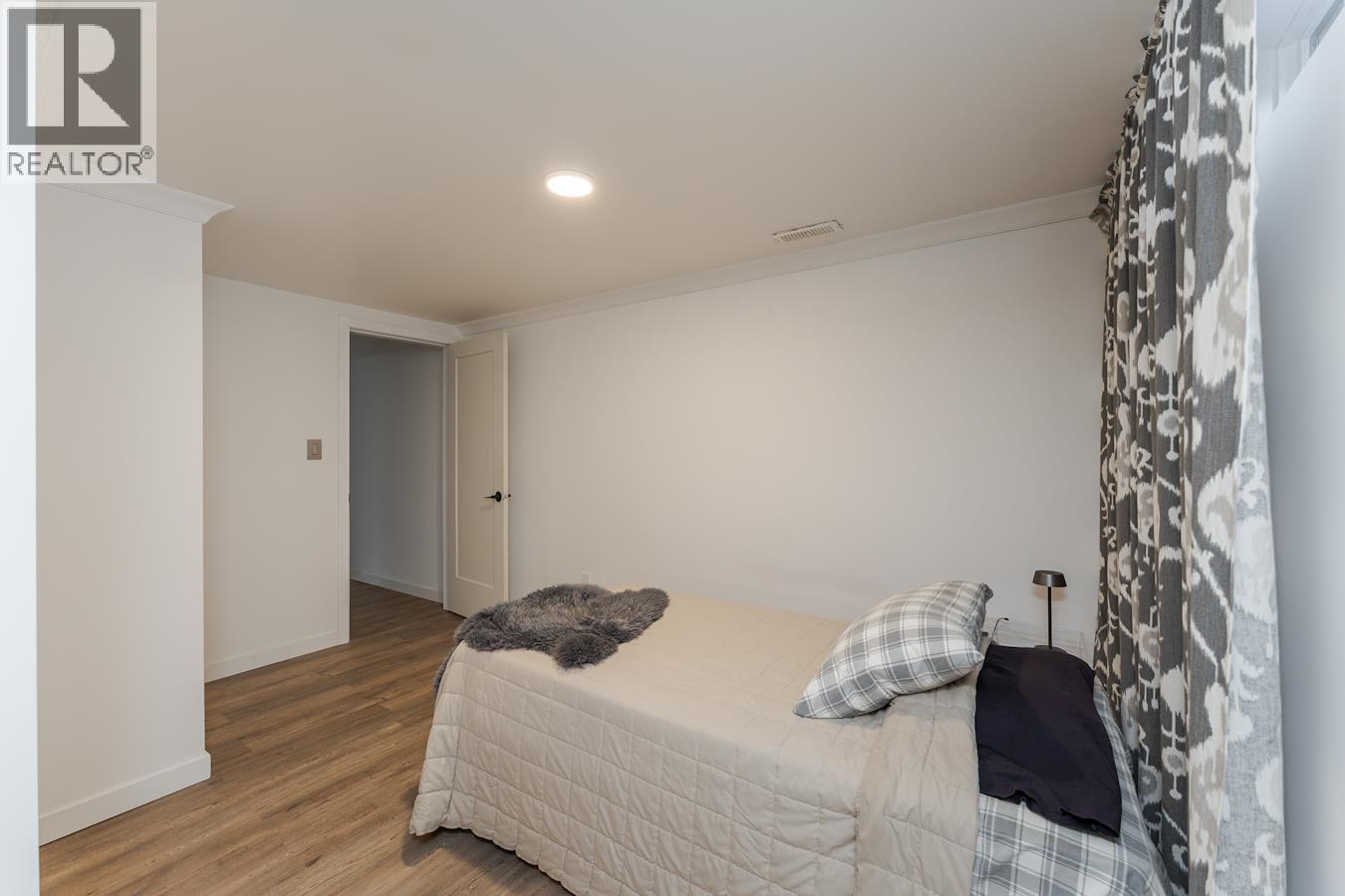 6610 ESSEX CRESCENT - 31