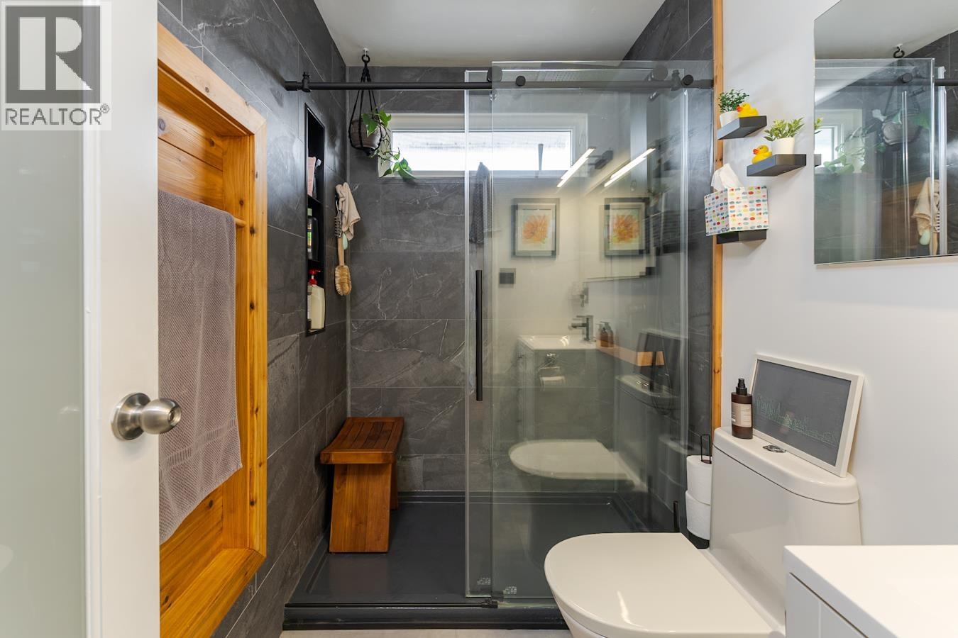 6610 ESSEX CRESCENT - 19