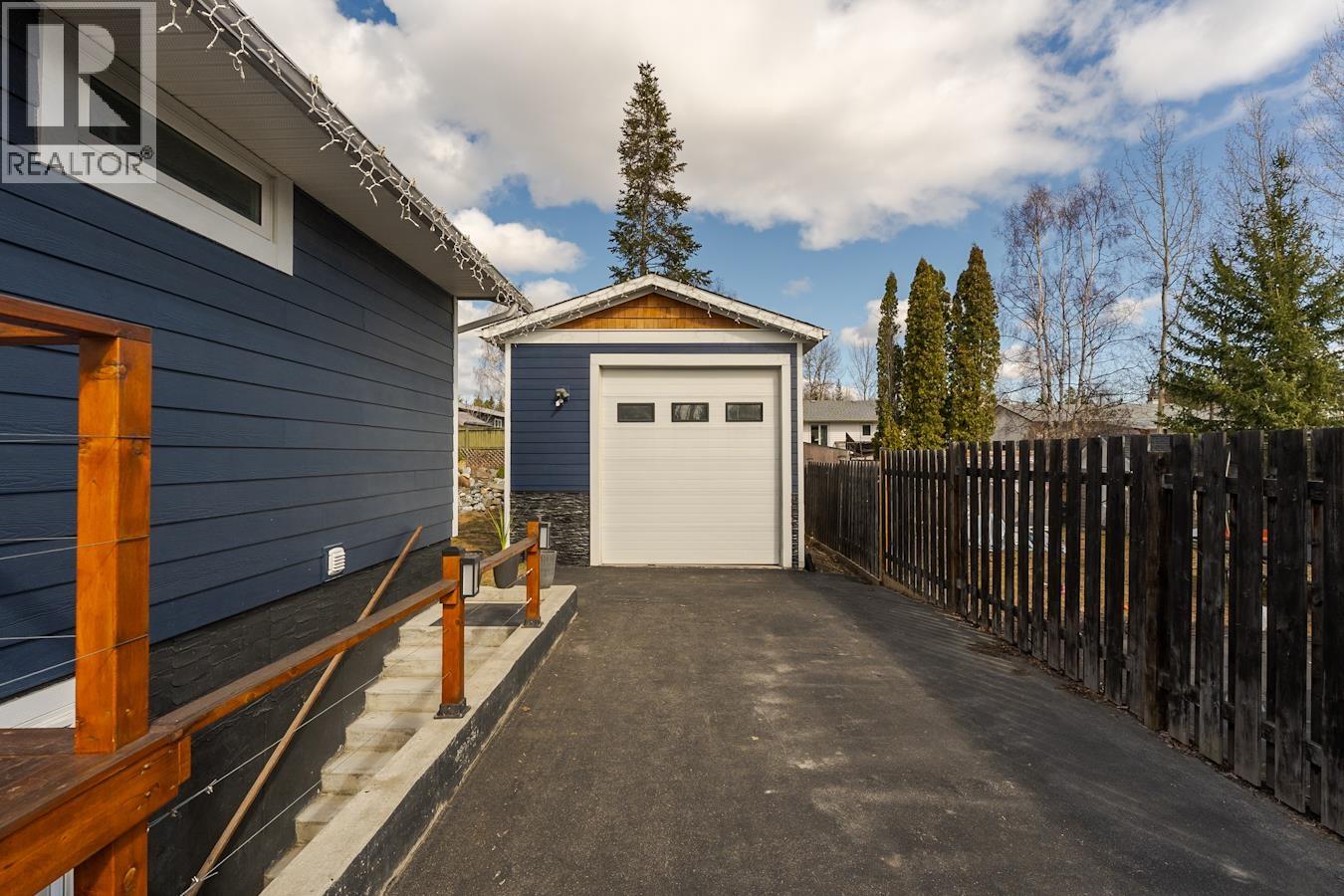 6610 ESSEX CRESCENT - 38