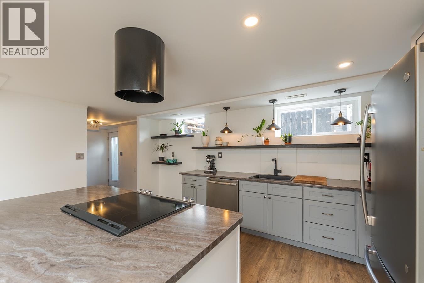 6610 ESSEX CRESCENT - 25