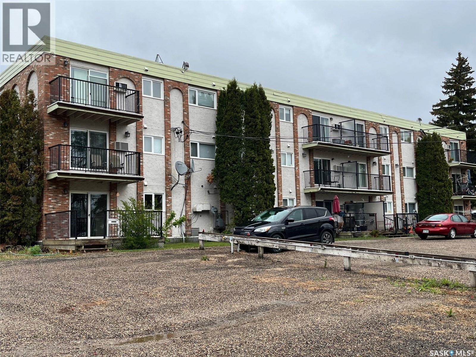 302 8TH AVENUE SW - 2