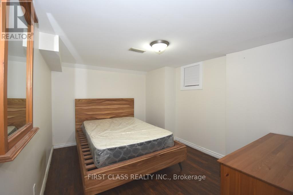 102 GREENWOOD AVENUE - 34