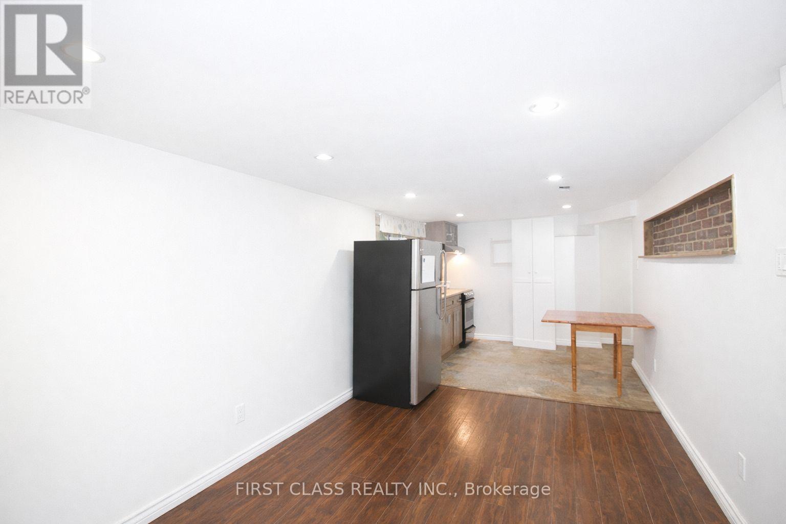 102 GREENWOOD AVENUE - 6