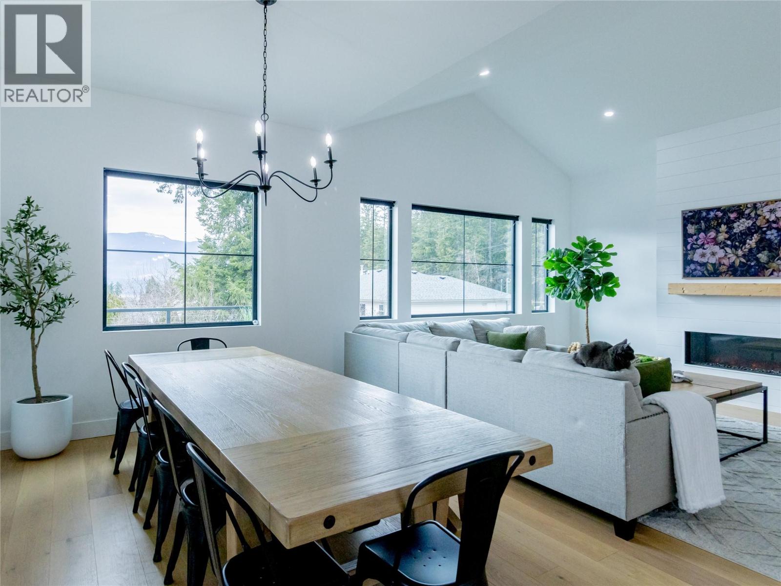  1925 35 Street, Salmon Arm