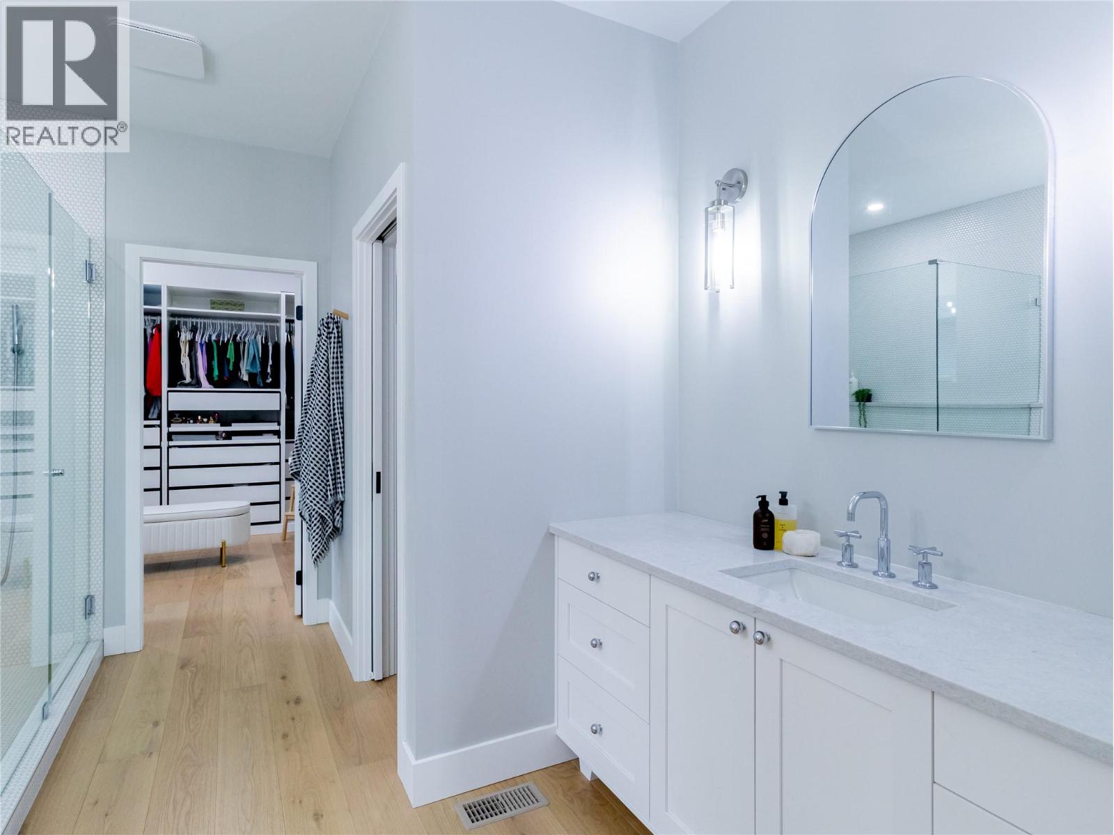  1925 35 Street, Salmon Arm