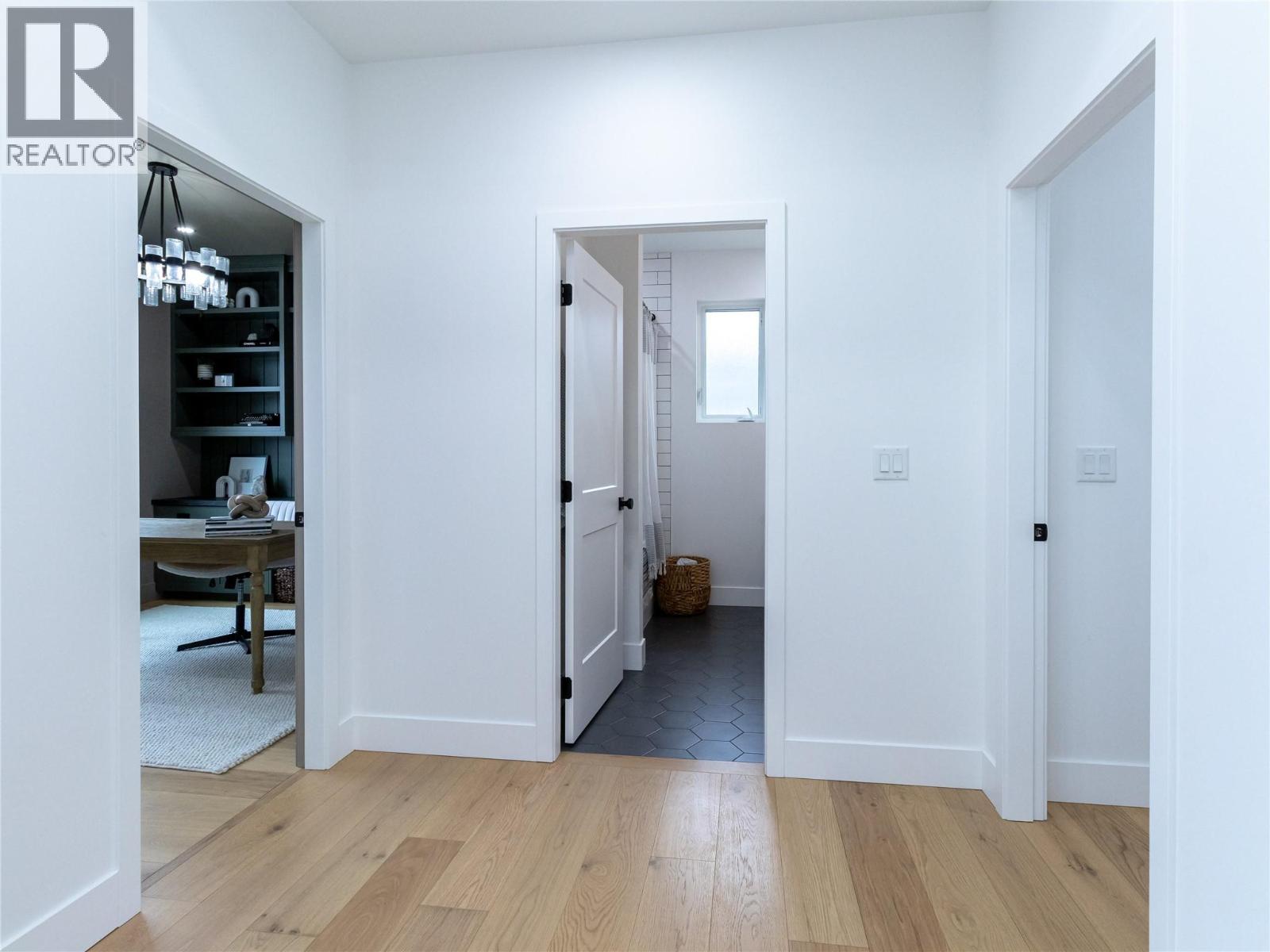  1925 35 Street, Salmon Arm