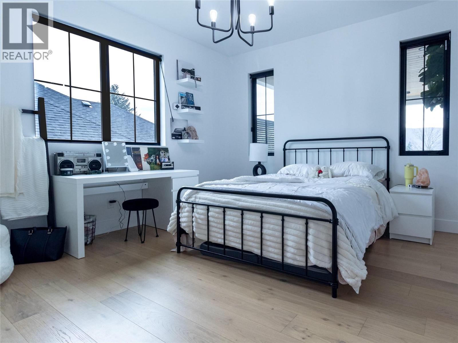  1925 35 Street, Salmon Arm