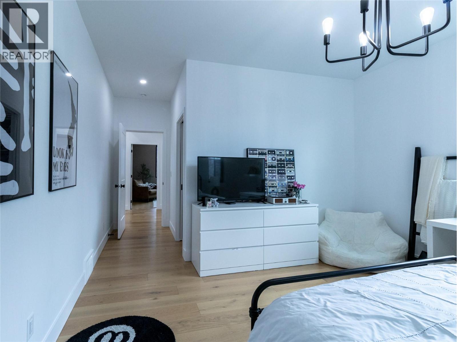  1925 35 Street, Salmon Arm