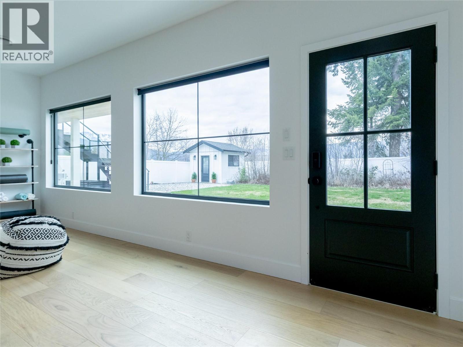  1925 35 Street, Salmon Arm