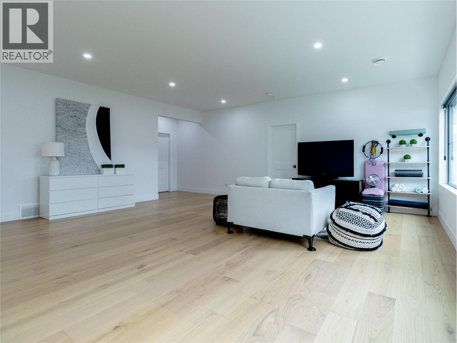  1925 35 Street, Salmon Arm