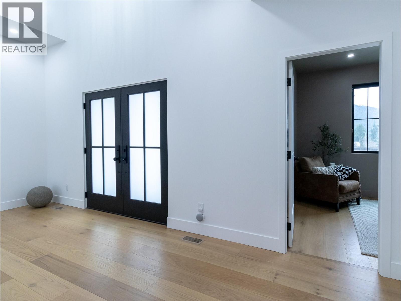  1925 35 Street, Salmon Arm