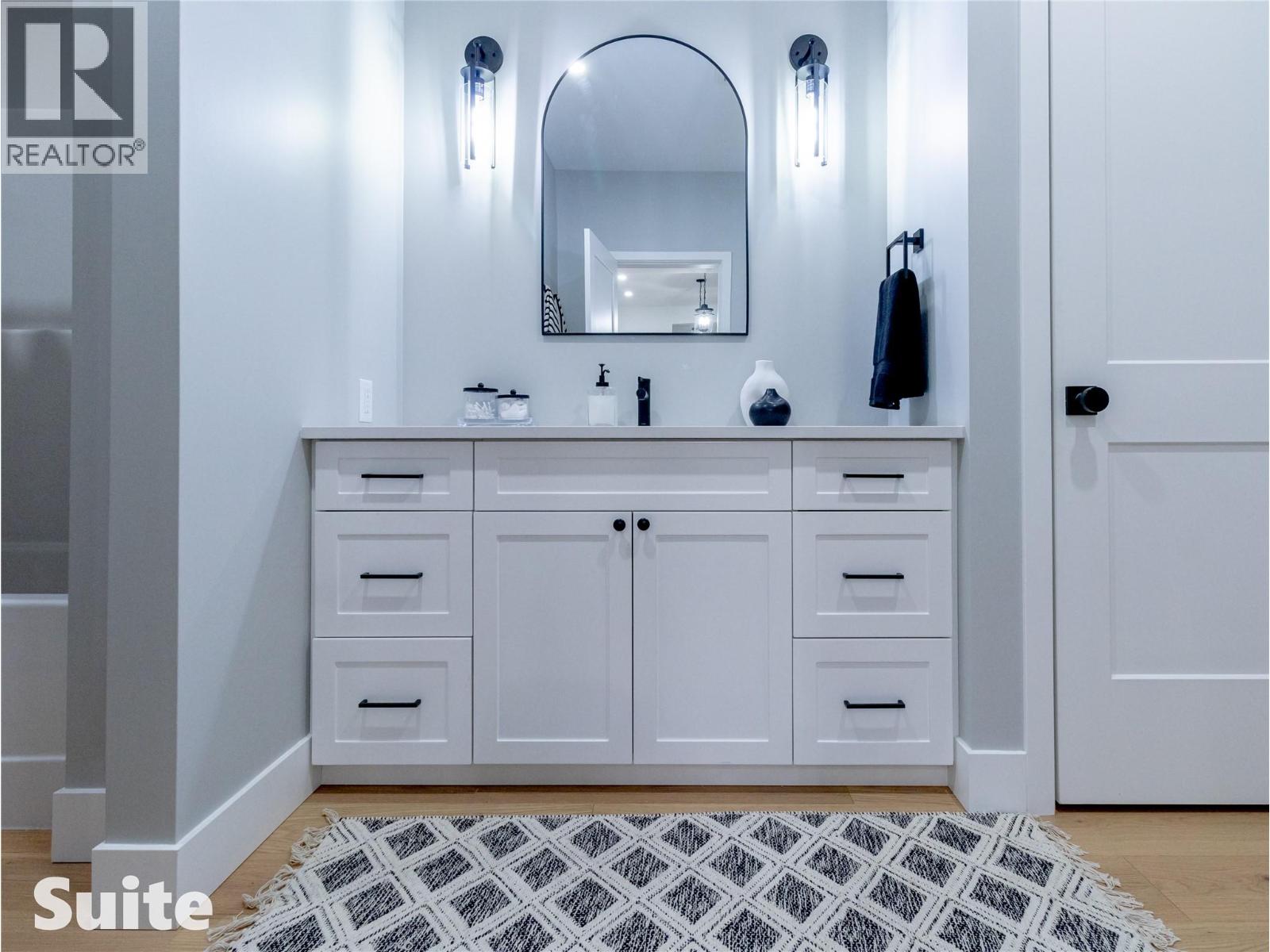  1925 35 Street, Salmon Arm