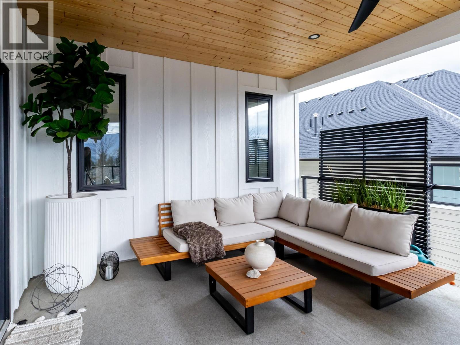  1925 35 Street, Salmon Arm