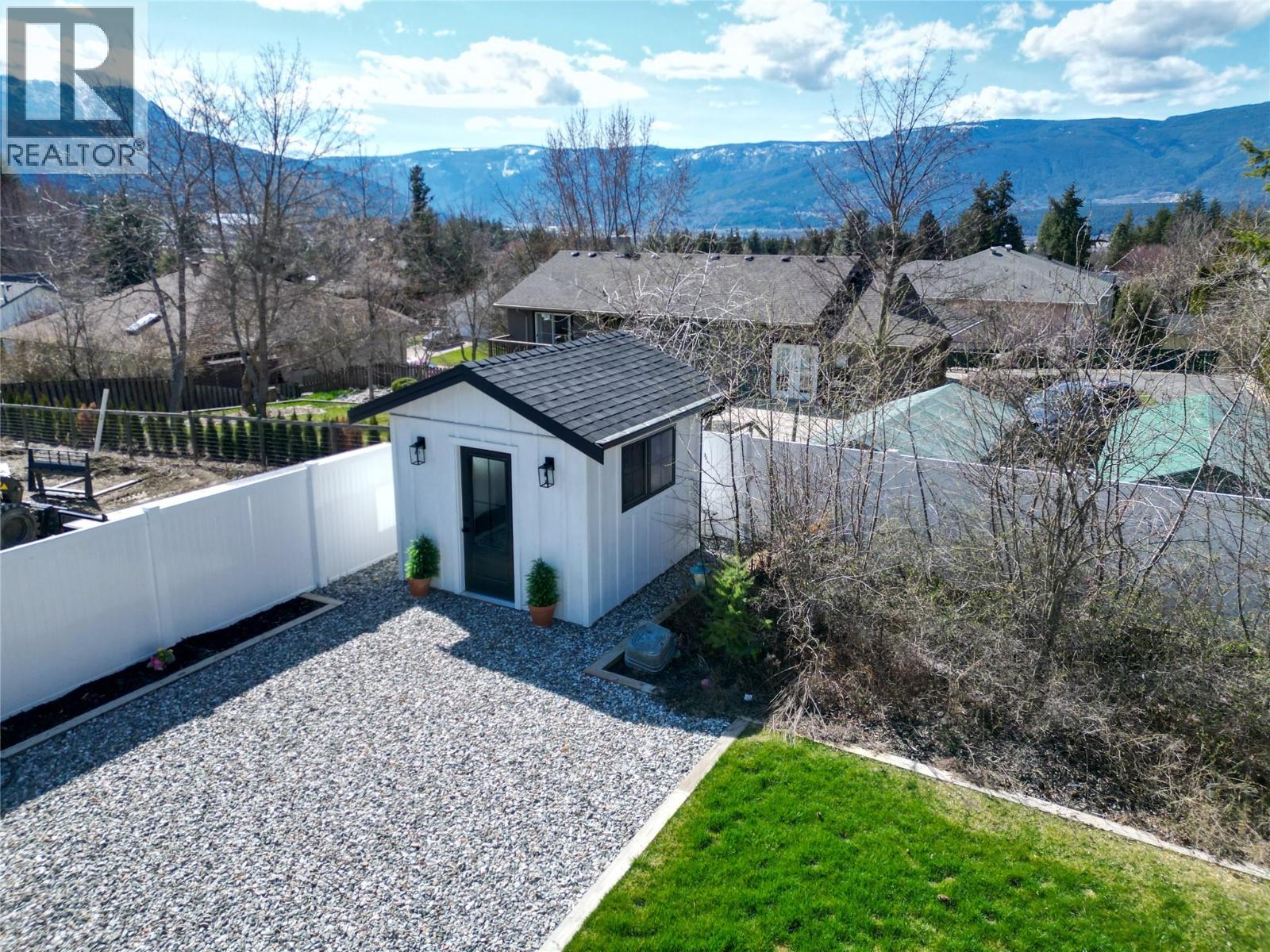  1925 35 Street, Salmon Arm