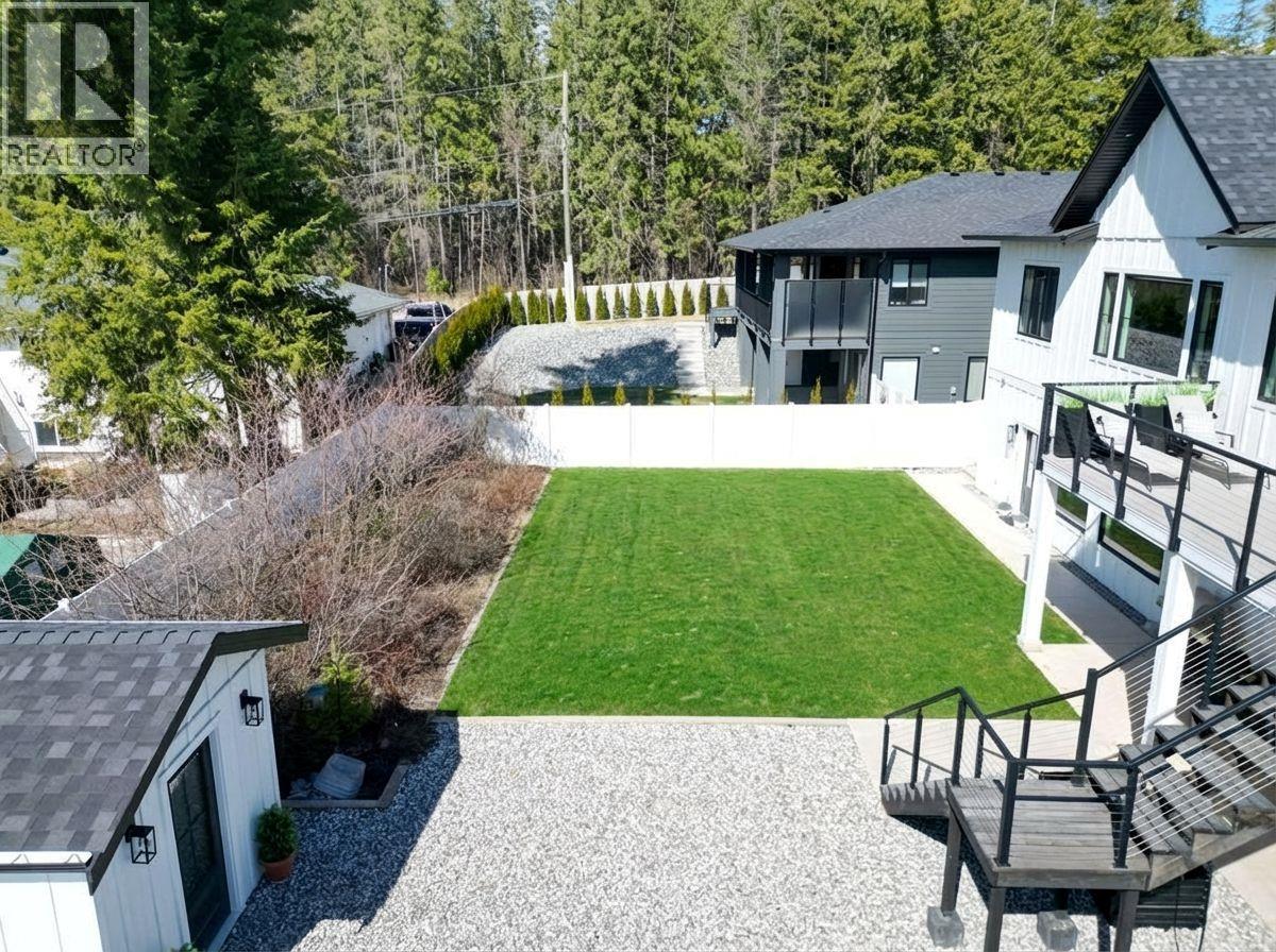  1925 35 Street, Salmon Arm