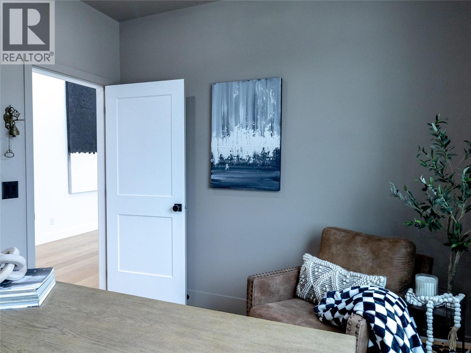  1925 35 Street, Salmon Arm