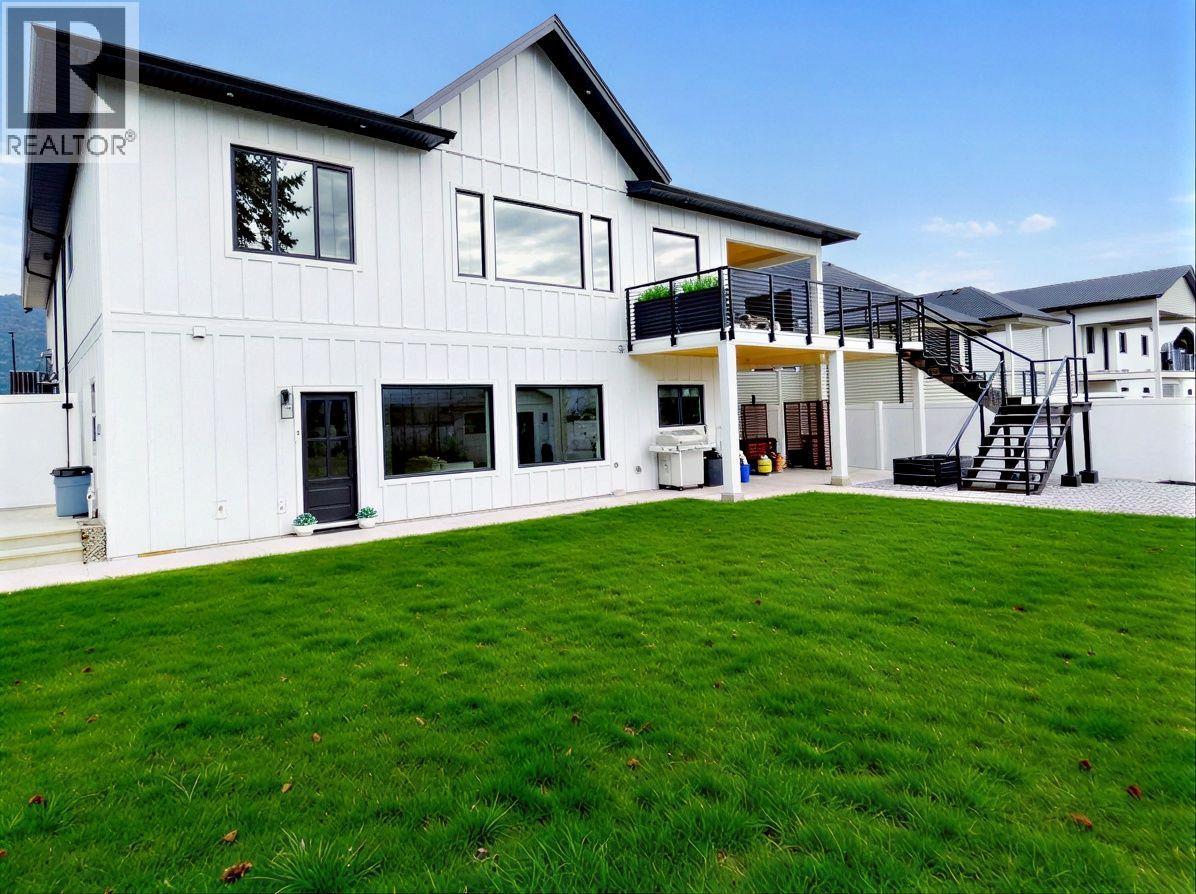  1925 35 Street, Salmon Arm