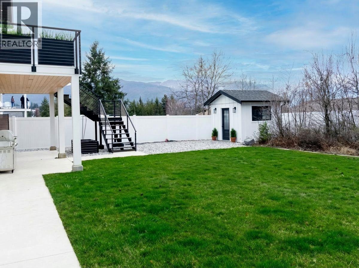  1925 35 Street, Salmon Arm