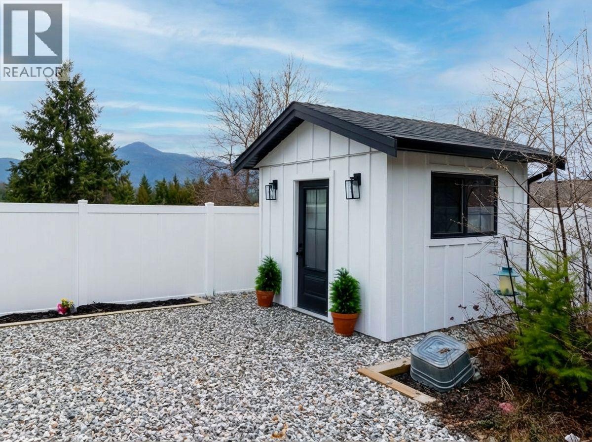  1925 35 Street, Salmon Arm