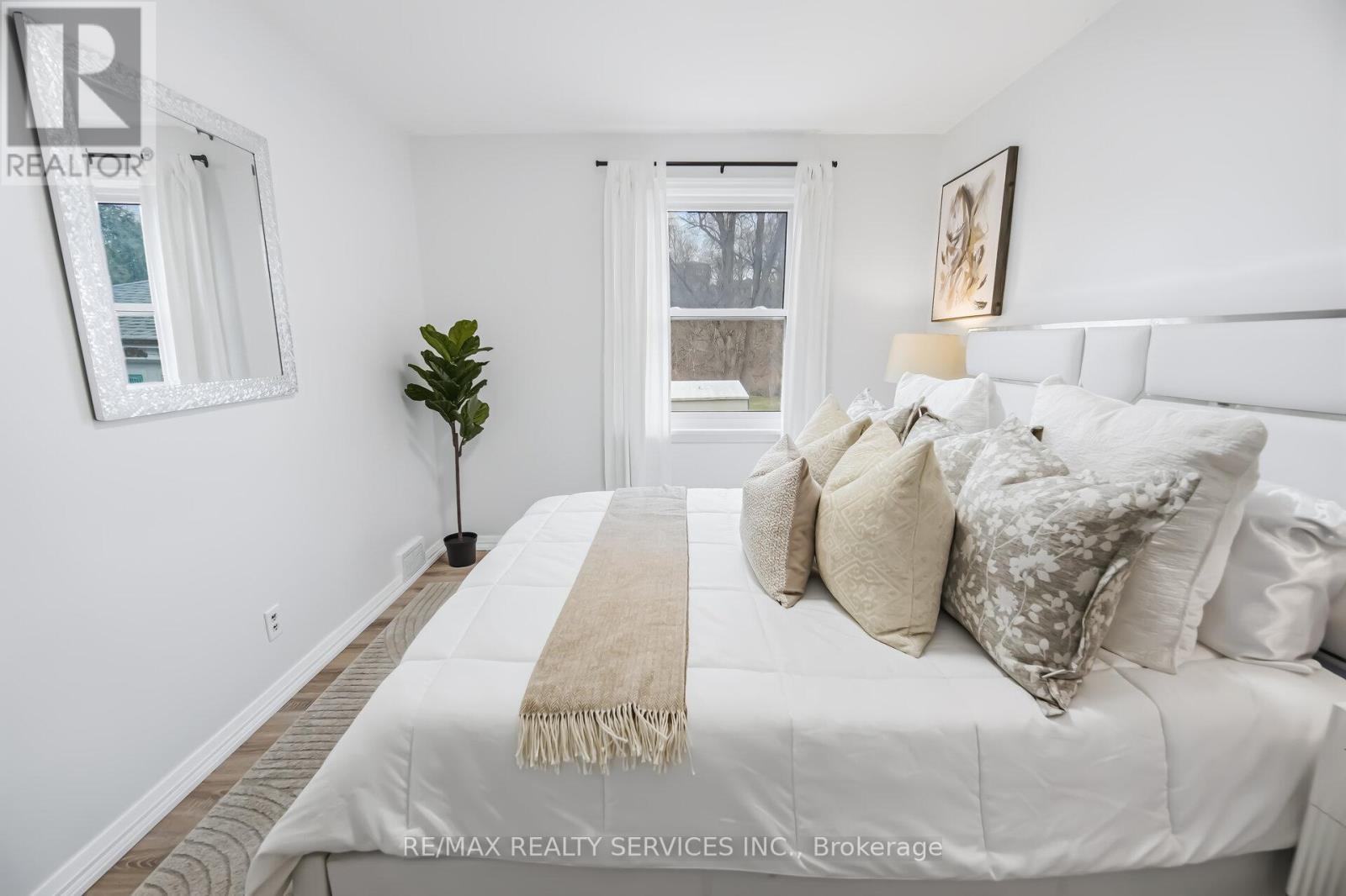 6 BONNYVIEW DRIVE - 18