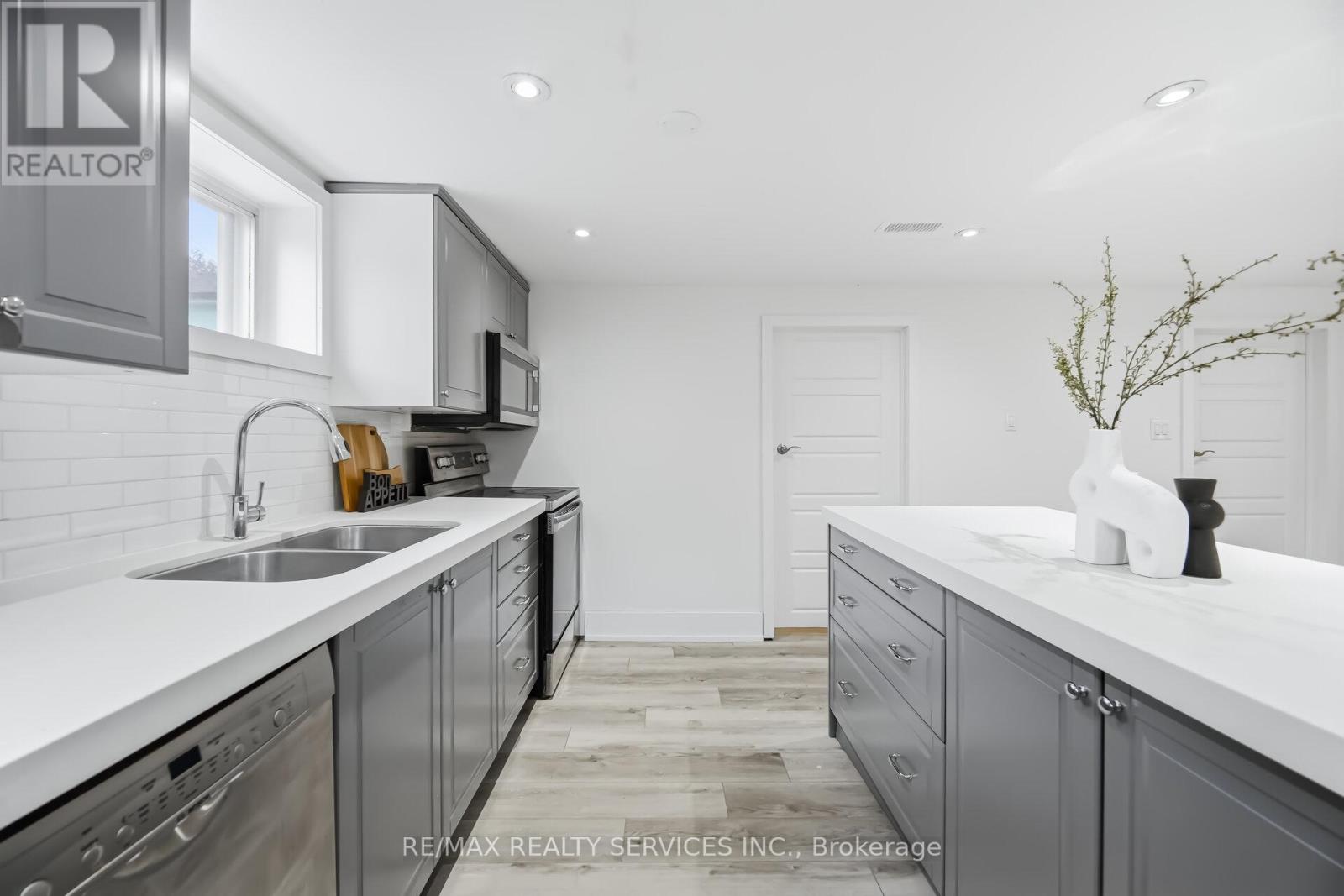6 BONNYVIEW DRIVE - 37