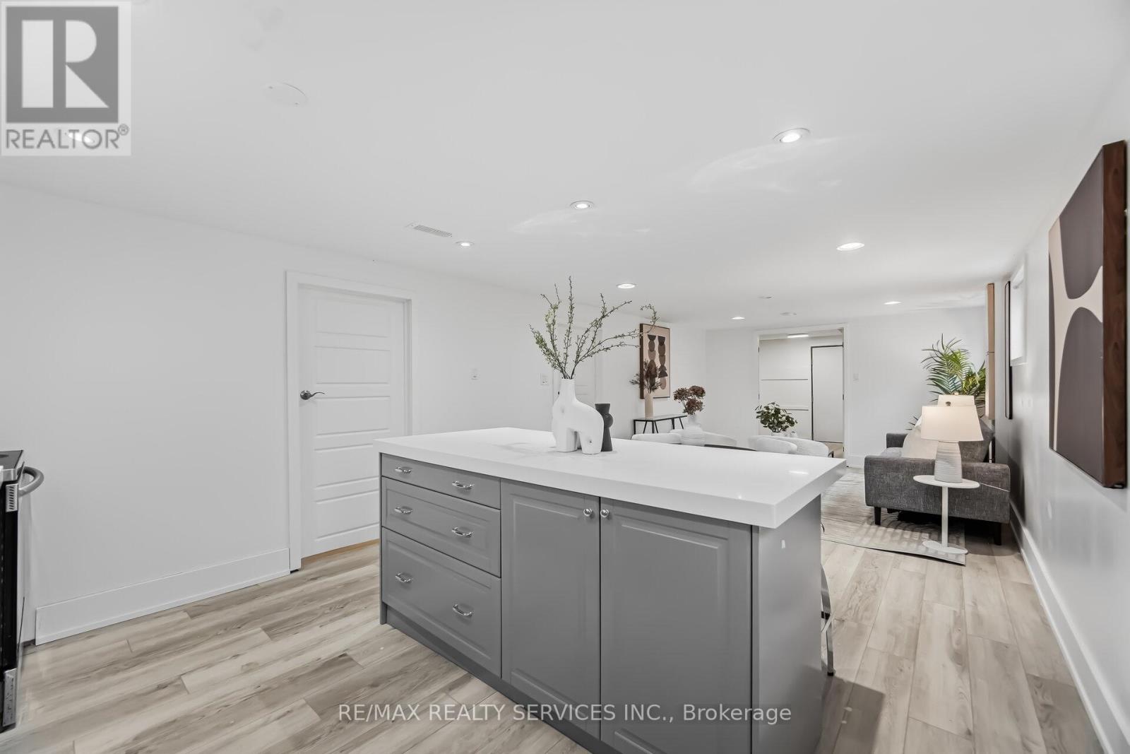 6 BONNYVIEW DRIVE - 38